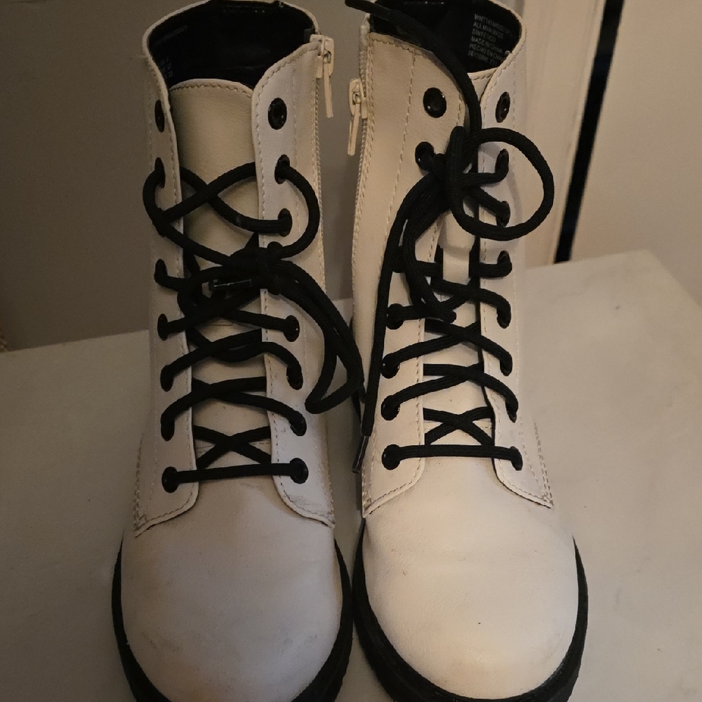 Classic White Lace-Up Combat Boots W/Zipper
